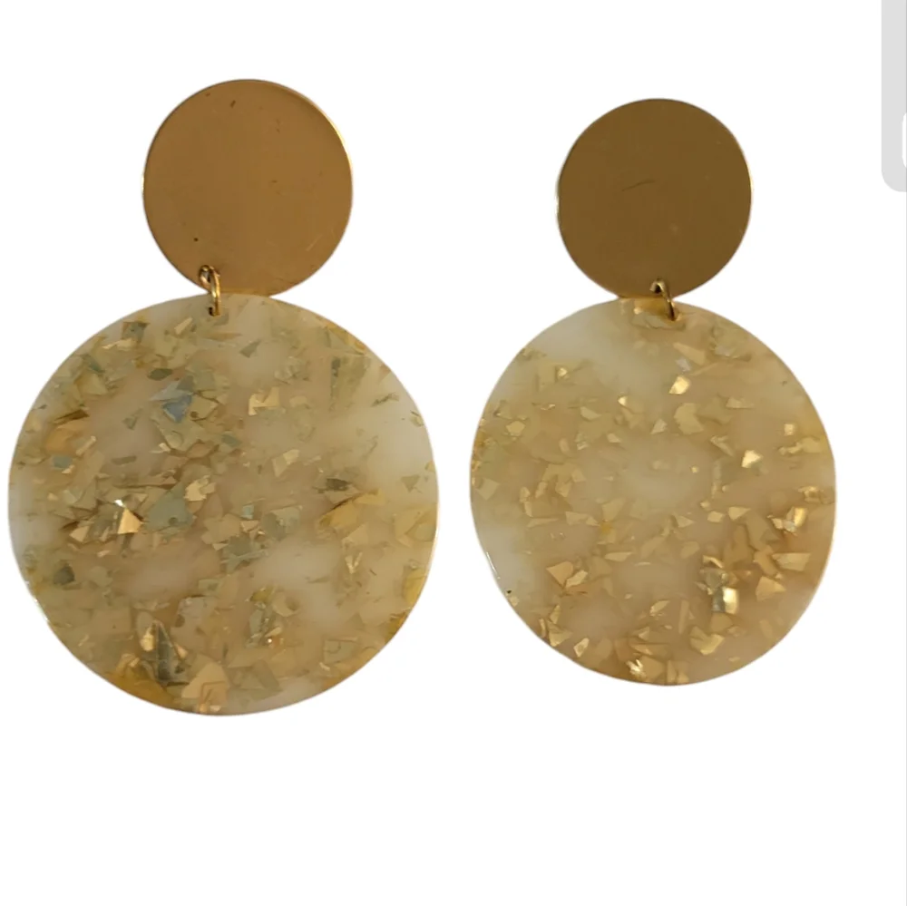 Acrylic Gold Fleck Circle Drop Earrings